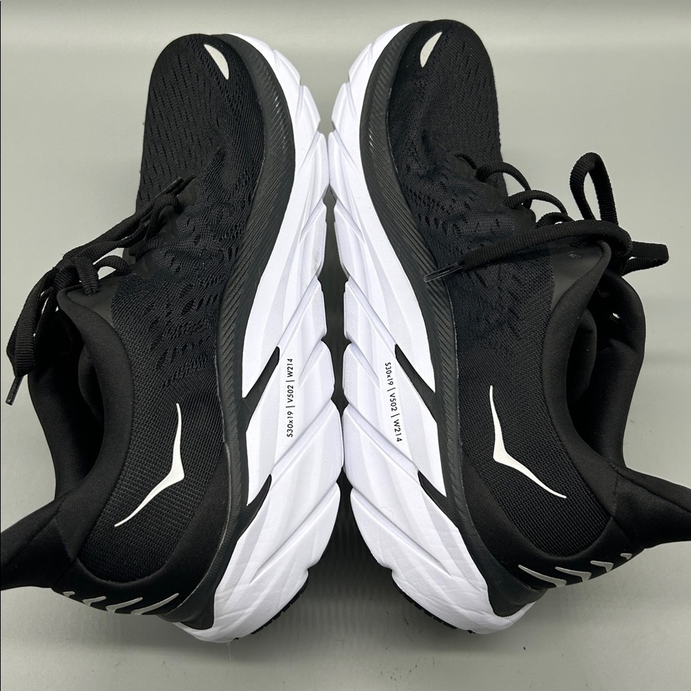 ⭐️ Like New Hoka Women's Clifton 8 Running Shoe Size 10 in Black ⭐️ - Picture 5 of 8